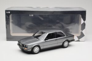 BMW 323i E30 Grey Metallic Minichamps 1:18 155026006 Metaal — afbeelding 6 van 6