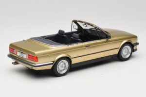 BMW 325i E30 Cabriolet Beige MCG 1:18 MCG18544 Metaal — afbeelding 2 van 6