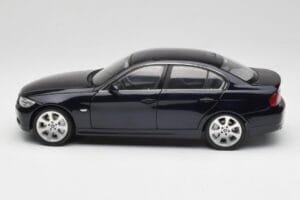 BMW 330i E46 Zwart Kyosho 1:18 08731RB Metaal — afbeelding 4 van 8