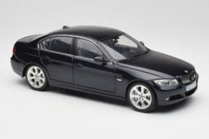 BMW 330i E46 Zwart Kyosho 1:18 08731RB Metaal — afbeelding 6 van 8