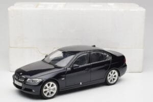 BMW 330i E46 Zwart Kyosho 1:18 08731RB Metaal — afbeelding 8 van 8
