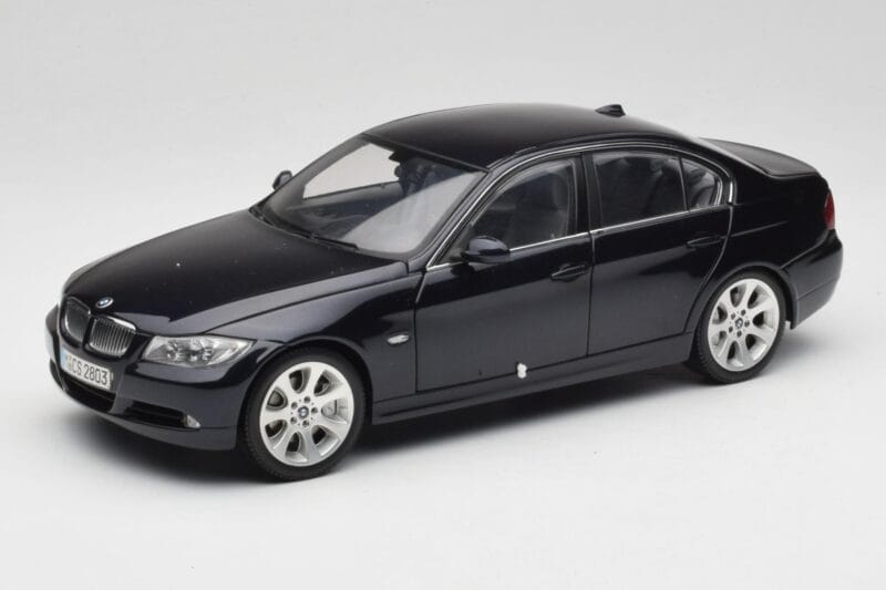 BMW 330i E46 Zwart Kyosho 1:18 08731RB Metaal