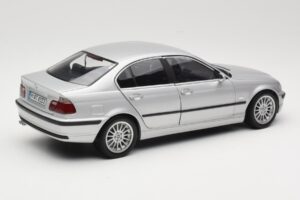 BMW 330i E46 Zilver UT 1:18 80430302328 Metaal — afbeelding 3 van 8
