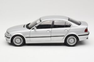 BMW 330i E46 Zilver UT 1:18 80430302328 Metaal — afbeelding 4 van 8