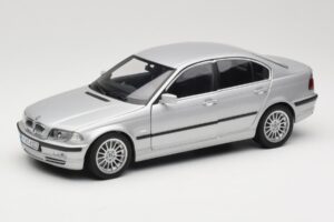 BMW 330i E46 Zilver UT 1:18 80430302328 Metaal