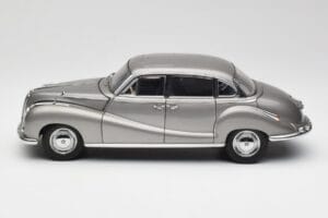 BMW 502 2.6 Luxus Silver Beige Metallic AUTOart 1:18 70591 Metaal — afbeelding 4 van 8