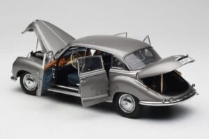 BMW 502 2.6 Luxus Silver Beige Metallic AUTOart 1:18 70591 Metaal — afbeelding 5 van 8