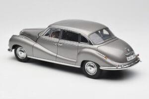 BMW 502 2.6 Luxus Silver Beige Metallic AUTOart 1:18 70591 Metaal — afbeelding 7 van 8