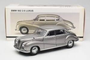 BMW 502 2.6 Luxus Silver Beige Metallic AUTOart 1:18 70591 Metaal — afbeelding 8 van 8