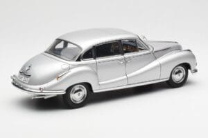 BMW 502 2.6 Luxus Super Zilver AUTOart 1:18 70593 Metaal — afbeelding 3 van 8