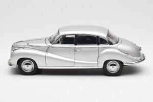 BMW 502 2.6 Luxus Super Zilver AUTOart 1:18 70593 Metaal — afbeelding 4 van 8