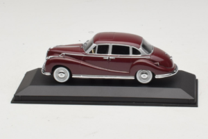 BMW 502 V8 Donkerrood Minichamps 1:43 430022402 Metaal