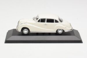 BMW 502 V8 Wit Minichamps 1:43 430022400 Metaal
