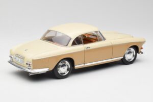 BMW 503 Beige Revell 1:18 8832 Metaal — afbeelding 3 van 8