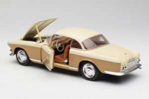 BMW 503 Beige Revell 1:18 8832 Metaal — afbeelding 5 van 8