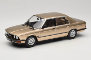 BMW 520i E28 Gold Metallic IXO 1:18 18CMC184 Metaal