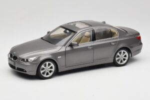 BMW 530i E60 Grey Metallic Revell 1:18 08841 Metaal