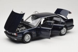 BMW 535i E34 Blue Metallic Minichamps 1:18 100024004 Metaal — afbeelding 2 van 8