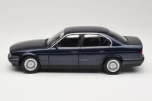 BMW 535i E34 Blue Metallic Minichamps 1:18 100024004 Metaal — afbeelding 4 van 8