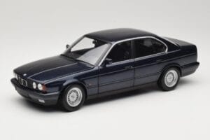 BMW 535i E34 Blue Metallic Minichamps 1:18 100024004 Metaal