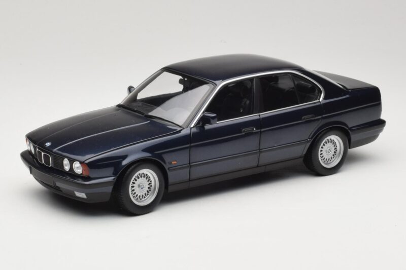 BMW 535i E34 Blue Metallic Minichamps 1:18 100024004 Metaal