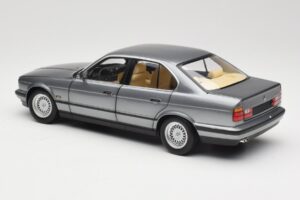 BMW 535i E34 Grijs Metallic Minichamps 1:18 100024008 Metaal — afbeelding 7 van 8