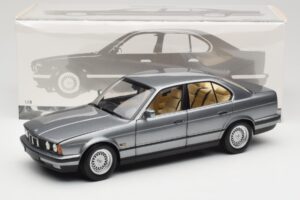 BMW 535i E34 Grijs Metallic Minichamps 1:18 100024008 Metaal — afbeelding 8 van 8