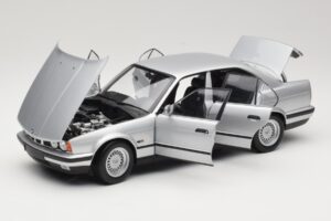 BMW 535i E34 Zilver Minichamps 1:18 100024005 Metaal — afbeelding 2 van 8