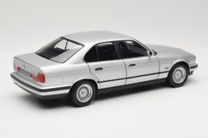 BMW 535i E34 Zilver Minichamps 1:18 100024005 Metaal — afbeelding 3 van 8