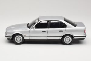 BMW 535i E34 Zilver Minichamps 1:18 100024005 Metaal — afbeelding 4 van 8