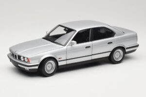BMW 535i E34 Zilver Minichamps 1:18 100024005 Metaal