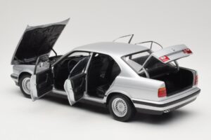 BMW 535i E34 Zilver Minichamps 1:18 100024005 Metaal — afbeelding 5 van 8