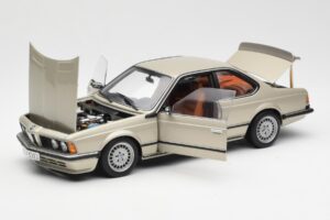 BMW 635 CSi E24 Bronzit Beige Metallic AUTOart 1:18 70523 Metaal — afbeelding 2 van 8