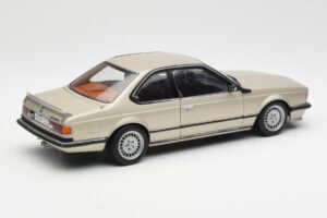 BMW 635 CSi E24 Bronzit Beige Metallic AUTOart 1:18 70523 Metaal — afbeelding 3 van 8