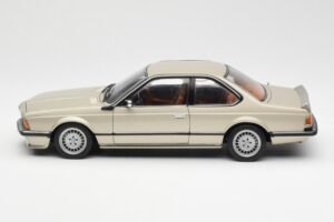 BMW 635 CSi E24 Bronzit Beige Metallic AUTOart 1:18 70523 Metaal — afbeelding 4 van 8