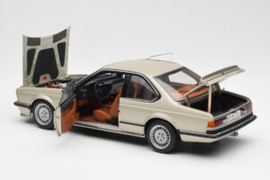 BMW 635 CSi E24 Bronzit Beige Metallic AUTOart 1:18 70523 Metaal — afbeelding 5 van 8