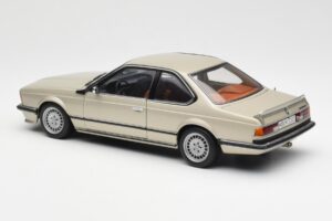 BMW 635 CSi E24 Bronzit Beige Metallic AUTOart 1:18 70523 Metaal — afbeelding 7 van 8
