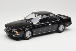 BMW 635 CSi E24 Black Metallic Minichamps 1:18 155028104 Metaal