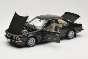 BMW 635 CSi E24 Malachit Green Metallic AUTOart 1:18 70522 Metaal — afbeelding 2 van 8