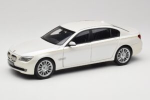 BMW 7 Series F02 760Li Brilliant White Kyosho 1:18 08783BRW Metaal