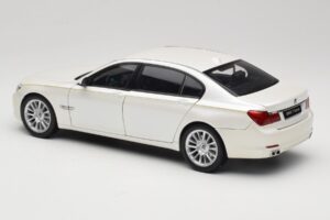 BMW 7 Series F02 760Li Brilliant White Kyosho 1:18 08783BRW Metaal — afbeelding 7 van 8