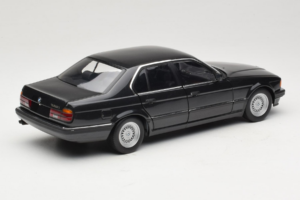 BMW 730i E32 Black Metallic Minichamps 1:18 100023002 Metaal — afbeelding 3 van 8