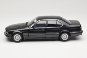 BMW 730i E32 Black Metallic Minichamps 1:18 100023002 Metaal — afbeelding 4 van 8