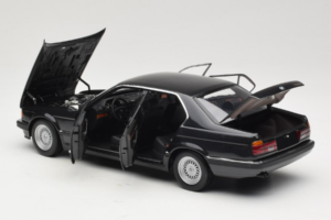 BMW 730i E32 Black Metallic Minichamps 1:18 100023002 Metaal — afbeelding 5 van 8
