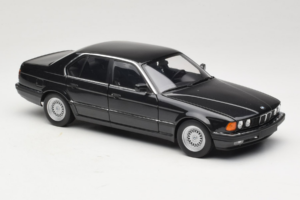 BMW 730i E32 Black Metallic Minichamps 1:18 100023002 Metaal — afbeelding 6 van 8