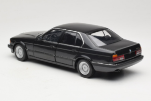 BMW 730i E32 Black Metallic Minichamps 1:18 100023002 Metaal — afbeelding 7 van 8