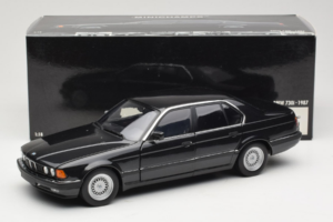 BMW 730i E32 Black Metallic Minichamps 1:18 100023002 Metaal — afbeelding 8 van 8