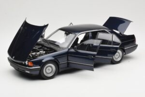 BMW 730i E32 Blauw Metallic Minichamps 1:18 100023006 Metaal — afbeelding 2 van 8