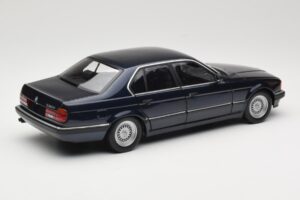 BMW 730i E32 Blauw Metallic Minichamps 1:18 100023006 Metaal — afbeelding 3 van 8