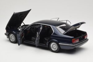 BMW 730i E32 Blauw Metallic Minichamps 1:18 100023006 Metaal — afbeelding 5 van 8